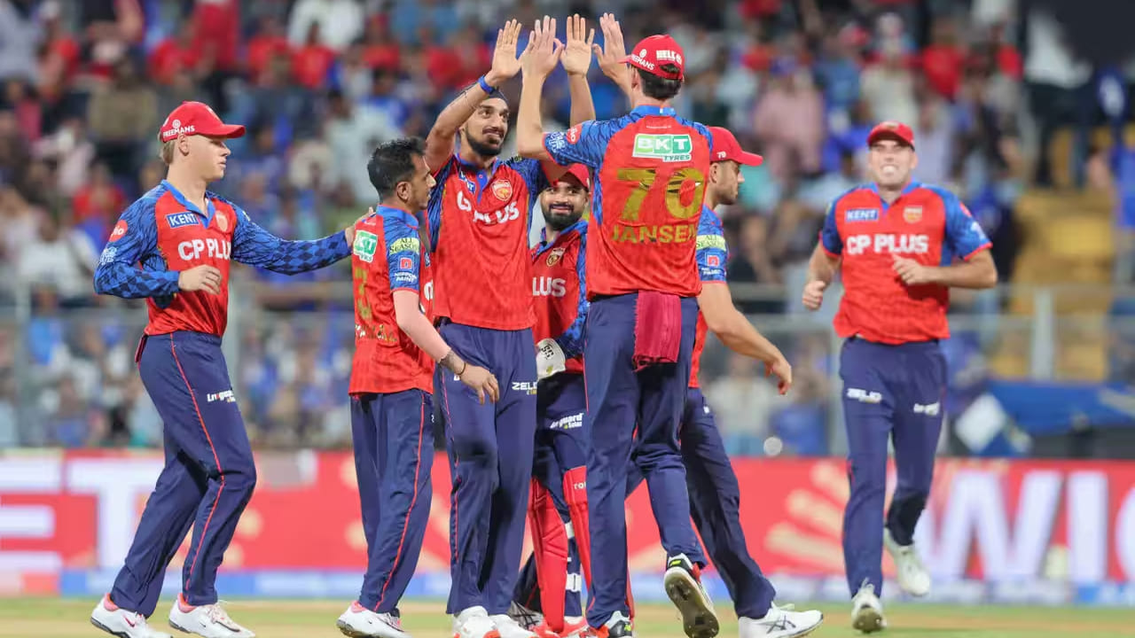 ಆದರೆ ಈ ಬಾರಿ ಪಂಜಾಬ್ ಕಿಂಗ್ಸ್ ಮೊದಲ 6 ಪಂದ್ಯಗಳಲ್ಲಿ 5 ರಲ್ಲಿ ಭರ್ಜರಿ ಗೆಲುವು ದಾಖಲಿಸಿದೆ. ಇನ್ನು ಒಂದು ಪಂದ್ಯವು ಮಳೆಯಿಂದಾಗಿ ರದ್ದಾಗಿತ್ತು. ಈ ಪಂದ್ಯದ ಮೂಲಕ ಕೂಡ ಒಂದು ಅಂಕ ಪಡೆದುಕೊಂಡಿದೆ. ಈ ಮೂಲಕ ಮೊದಲ 6 ಪಂದ್ಯಗಳಲ್ಲಿ 11 ಅಂಕಗಳನ್ನು ಕಲೆಹಾಕಿದ ಮೊದಲ ತಂಡವೆಂಬ ಹೆಗ್ಗಳಿಕೆಗೆ ಪಾತ್ರರಾಗಿದ್ದಾರೆ.