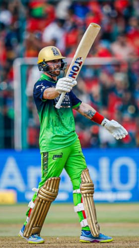 RCB vs DC: ಸಿಕ್ಸ್ ಬಾರಿಸಿ ಅರ್ಧಶತಕ ಪೂರೈಸಿದ ಸಾಲ್ಟ್