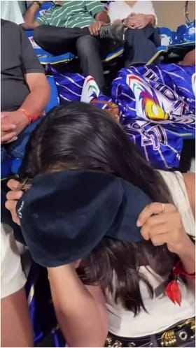 ಮುಂಬೈ ಸೋಲುತ್ತಿದ್ದಂತೆ ಮುಖ ಮುಚ್ಚಿಕೊಂಡ ಪೂಜಾ ಹೆಗ್ಡೆ