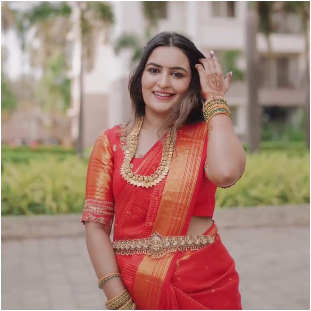 ಪ್ರಶಾಂತ್ ಗೌಡ ವಿವಾಹ ಆಗುತ್ತಿರುವ ಹುಡುಗಿಯ ಹೆಸರು ಕೃತಿ ಗೌಡ. ಅವರು ಕೂಡ ಬಣ್ಣದ ಲೋಕದ ಹಿನ್ನೆಲೆಯನ್ನೇ ಹೊಂದಿದ್ದಾರೆ ಎಂಬುದು ವಿಶೇಷ. ಇವರ ಪರಿಚಯ ಹೇಗಾಯಿತು ಎಂಬುದು ಇನ್ನಷ್ಟೇ ತಿಳಿಯಬೇಕಿದೆ. 