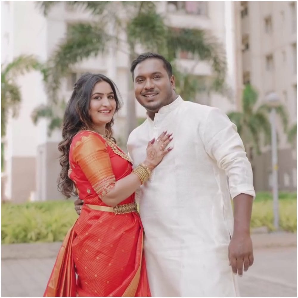 ಪ್ರಶಾಂತ್ ಗೌಡ ಅವರು ಕಿರುತೆರೆಯಲ್ಲಿ ಸಾಕಷ್ಟು ಹೆಸರು ಮಾಡಿದ್ದಾರೆ. ಅವರ ಹಾಸ್ಯಕ್ಕೆ ದೊಡ್ಡ ಅಭಿಮಾನಿ ಬಳಗ ಇದೆ. ಹಾಗಾದರೆ, ಅವರು ಮದುವೆ ಆಗುತ್ತಿರುವ ಹುಡುಗಿ ಯಾರು? ಆ ಬಗ್ಗೆ ಇಲ್ಲಿದೆ ವಿವರ. 