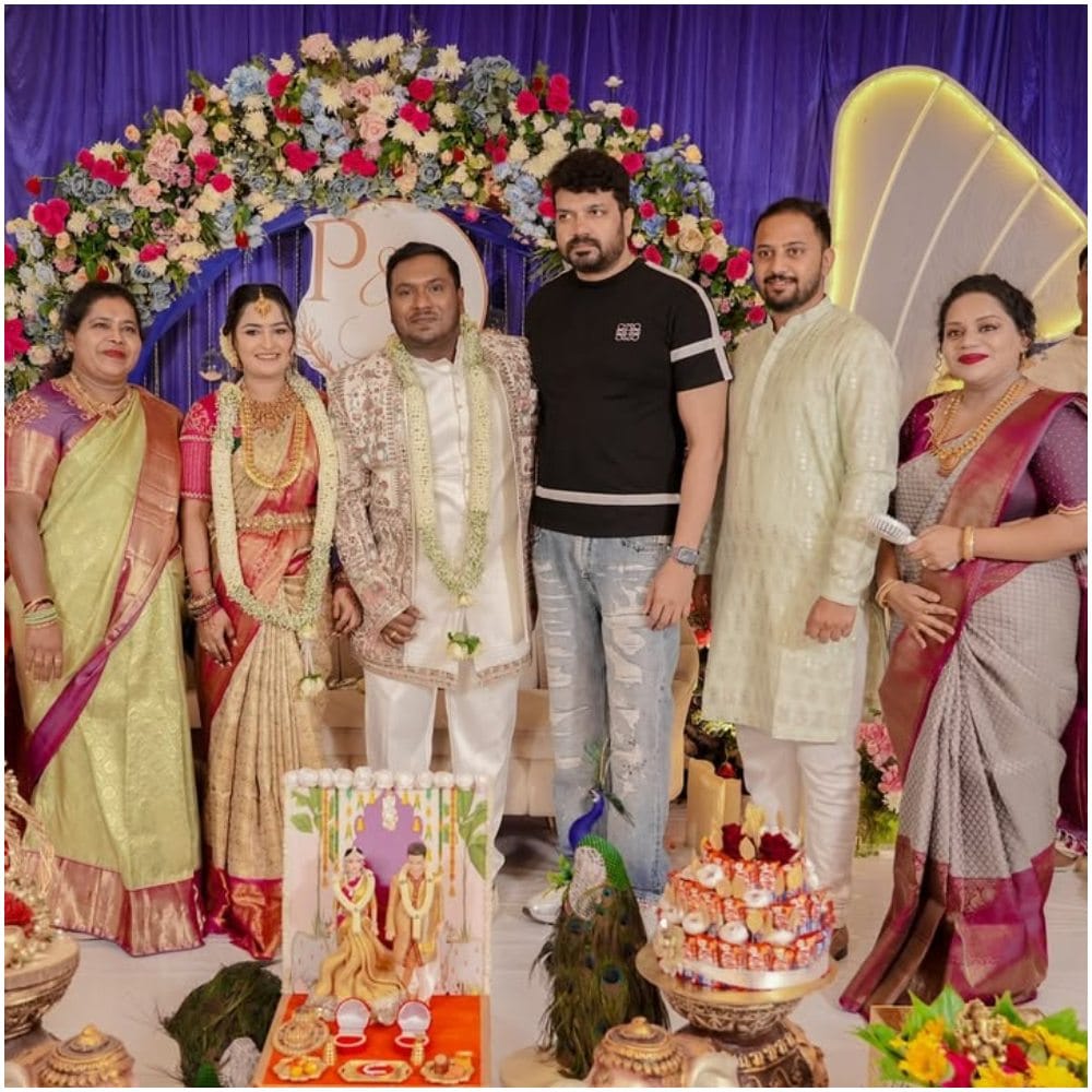 ಸೃಜನ್ ಲೋಕೇಶ್ ಕೂಡ ತಮ್ಮ ಕೆಲಸದ ಮಧ್ಯೆ ಬಿಡುವು ಮಾಡಿಕೊಂಡು ಪ್ರಶಾಂತ್ ಹಾಗೂ ಕೃತಿ ನಿಶ್ಚಿತಾರ್ಥದಲ್ಲಿ ಪಾಲ್ಗೊಂಡಿದ್ದರು ಎಂಬುದು ವಿಶೇಷ. 