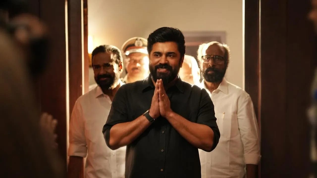 ಮಲಯಾಳಂ ಸ್ಟಾರ್ ನಟ ನಿವಿನ್ ಪೌಲಿ ನಟಿಸಿರುವ ಥ್ರಿಲ್ಲರ್ ಸಿನಿಮಾ ‘ಪ್ರತಿಚಾಯ’ ಇದೇ ವಾರ ಒಟಿಟಿಗೆ ಬಂದಿದೆ. ಇದೊಂದು ರಾಜಕೀಯ ಥ್ರಿಲ್ಲರ್ ಕತೆಯನ್ನು ಒಳಗೊಂಡಿದ್ದು, ಸಿಎಂ ಪುತ್ರ ತನ್ನ ತಂದೆಯ ಮೇಲೆ ಬಂದಿರುವ ಆರೋಪವನ್ನು ತೊಡೆದುಹಾಕುವ ಕತೆಯನ್ನು ಸಿನಿಮಾ ಒಳಗೊಂಡಿದೆ. ಸಿನಿಮಾ ಜಿಯೋ ಹಾಟ್​​ಸ್ಟಾರ್​ನಲ್ಲಿ ಲಭ್ಯವಿದೆ.