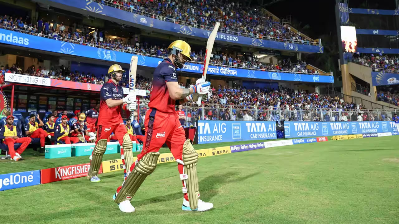 ಏಪ್ರಿಲ್ 27 ರಂದು ರಾಯಲ್ ಚಾಲೆಂಜರ್ಸ್ ಬೆಂಗಳೂರು ತಂಡವು ಡೆಲ್ಲಿ ಕ್ಯಾಪಿಟಲ್ಸ್ ತಂಡವನ್ನು ಎದುರಿಸಲಿದೆ. ಸೋಮವಾರ ನಡೆಯಲಿರುವ ಈ ಪಂದ್ಯಕ್ಕೂ ಮುನ್ನ ಸಾಲ್ಟ್ ಸಂಪೂರ್ಣವಾಗಿ ಗುಣಮುಖರಾಗುವ ನಿರೀಕ್ಷೆಯಿದೆ. ಹೀಗಾಗಿ ಡೆಲ್ಲಿ ಕ್ಯಾಪಿಟಲ್ಸ್ ವಿರುದ್ಧದ ಪಂದ್ಯದಲ್ಲಿ ಫಿಲ್ ಸಾಲ್ಟ್ ಆರಂಭಿಕನಾಗಿ ಮತ್ತೆ ಕಾಣಿಸಿಕೊಳ್ಳಲಿದ್ದಾರೆ.