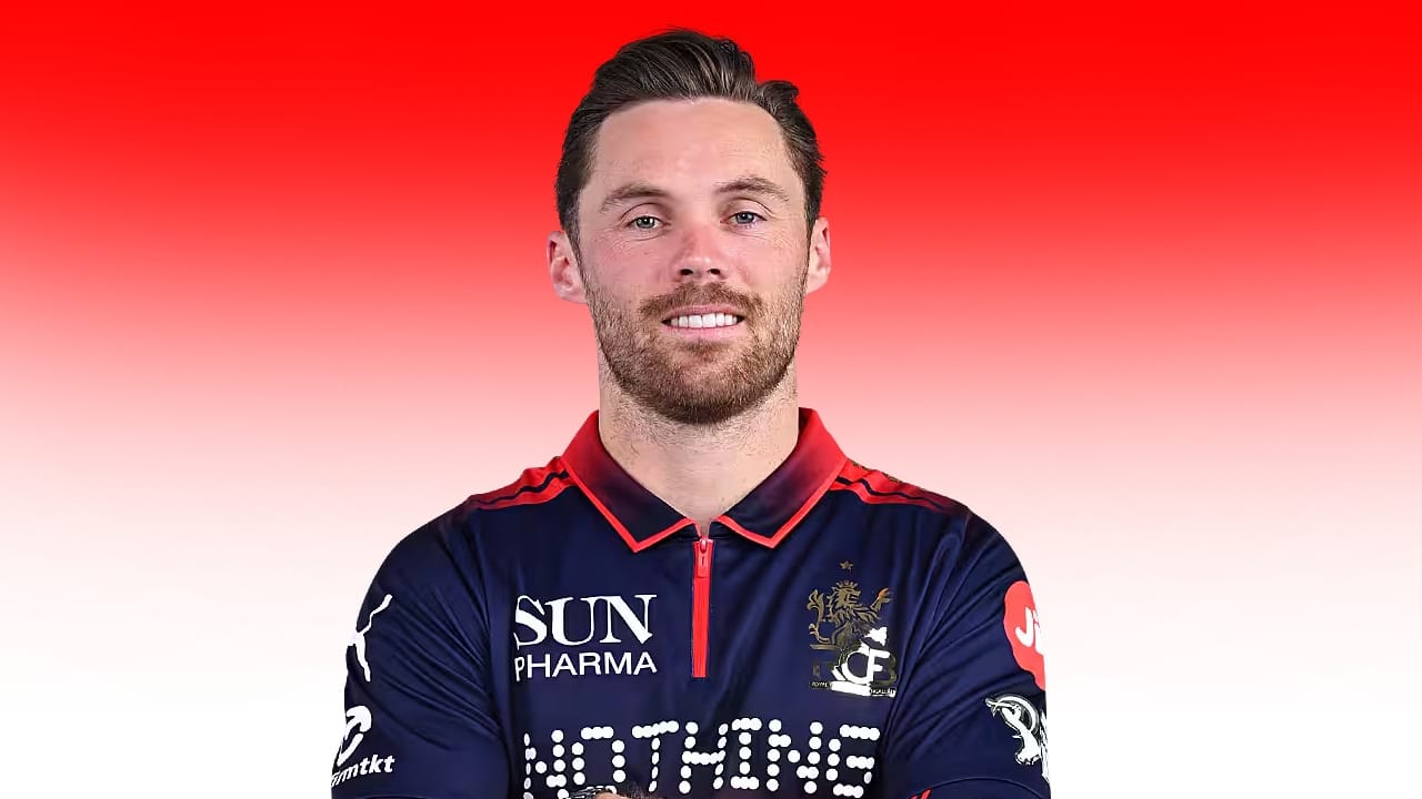 ರಾಯಲ್ ಚಾಲೆಂಜರ್ಸ್ ಬೆಂಗಳೂರು ತಂಡದ ಸ್ಫೋಟಕ ದಾಂಡಿಗ ಫಿಲ್ ಸಾಲ್ಟ್ ಅಭ್ಯಾಸದ ವೇಳೆ ಗಾಯಗೊಂಡಿದ್ದರು. ಹೀಗಾಗಿ ಗುಜರಾತ್ ಟೈಟಾನ್ಸ್ ವಿರುದ್ಧದ ಪಂದ್ಯದಿಂದ ಹೊರಗುಳಿದಿದ್ದರು. ಇದೇ ಕಾರಣದಿಂದಾಗಿ ಡೆಲ್ಲಿ ಕ್ಯಾಪಿಟಲ್ಸ್ ವಿರುದ್ಧದ ಪಂದ್ಯದಿಂದ ಹೊರಗುಳಿಯಲಿದ್ದಾರೆ ಎಂದು ವರದಿಯಾಗಿದೆ.