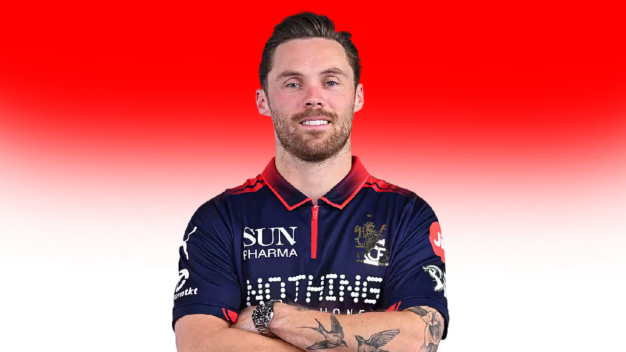 ಫಿಲ್ ಸಾಲ್ಟ್​: ರಾಯಲ್ ಚಾಲೆಂಜರ್ಸ್ ಬೆಂಗಳೂರು ತಂಡದ ಸ್ಫೋಟಕ ದಾಂಡಿಗ ಫಿಲ್ ಸಾಲ್ಟ್ ಗಾಯದ ಸಮಸ್ಯೆಯಿಂದ ಬಳಲುತ್ತಿದ್ದಾರೆ. ಈ ಸಮಸ್ಯೆಯ ಕಾರಣ ಡೆಲ್ಲಿ ಕ್ಯಾಪಿಟಲ್ಸ್ ವಿರುದ್ಧದ ಪಂದ್ಯದಿಂದ ಹೊರಗುಳಿಯಲಿದ್ದಾರೆ ಎಂದು ಆರ್​​ಸಿಬಿ ತಂಡದ ಮೆಂಟರ್ ದಿನೇಶ್ ಕಾರ್ತಿಕ್ ತಿಳಿಸಿದ್ದಾರೆ.