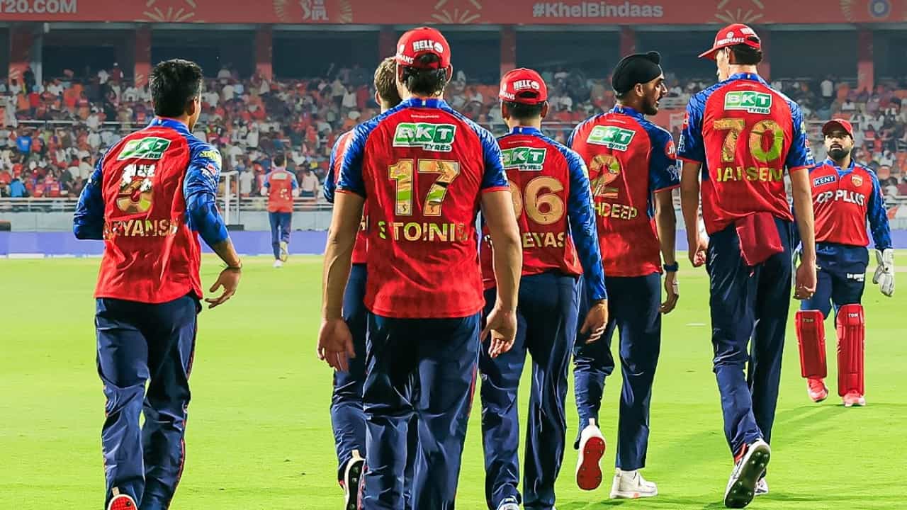 ಐಪಿಎಲ್ 2026 ರಲ್ಲಿ ಅದ್ಭುತ ಪ್ರದರ್ಶನದೊಂದಿಗೆ ಪ್ಲೇ ಆಫ್ನತ್ತ ಮುನ್ನುಗ್ಗುತ್ತಿರುವ ಪಂಜಾಬ್ ಕಿಂಗ್ಸ್ ತಂಡ ಸಾಕಷ್ಟು ಬಲಿಷ್ಠವಾಗಿ ಕಾಣುತ್ತಿದೆ. ತಂಡದ ಎಲ್ಲಾ ವಿಭಾಗವೂ ಅಮೋಘ ಪ್ರದರ್ಶನ ನೀಡುತ್ತಿದೆ. ಇದರ ಫಲವಾಗಿಯೇ ಪಂಜಾಬ್ ತಂಡ ಈ ಅವೃತ್ತಿಯಲ್ಲಿ ಕೇವಲ ಒಂದೇ ಒಂದು ಪಂದ್ಯವನ್ನು ಸೋತಿದ್ದು, ಪಾಯಿಂಟ್ ಪಟ್ಟಿಯಲ್ಲಿ ಅಗ್ರಸ್ಥಾನದಲ್ಲಿದೆ.