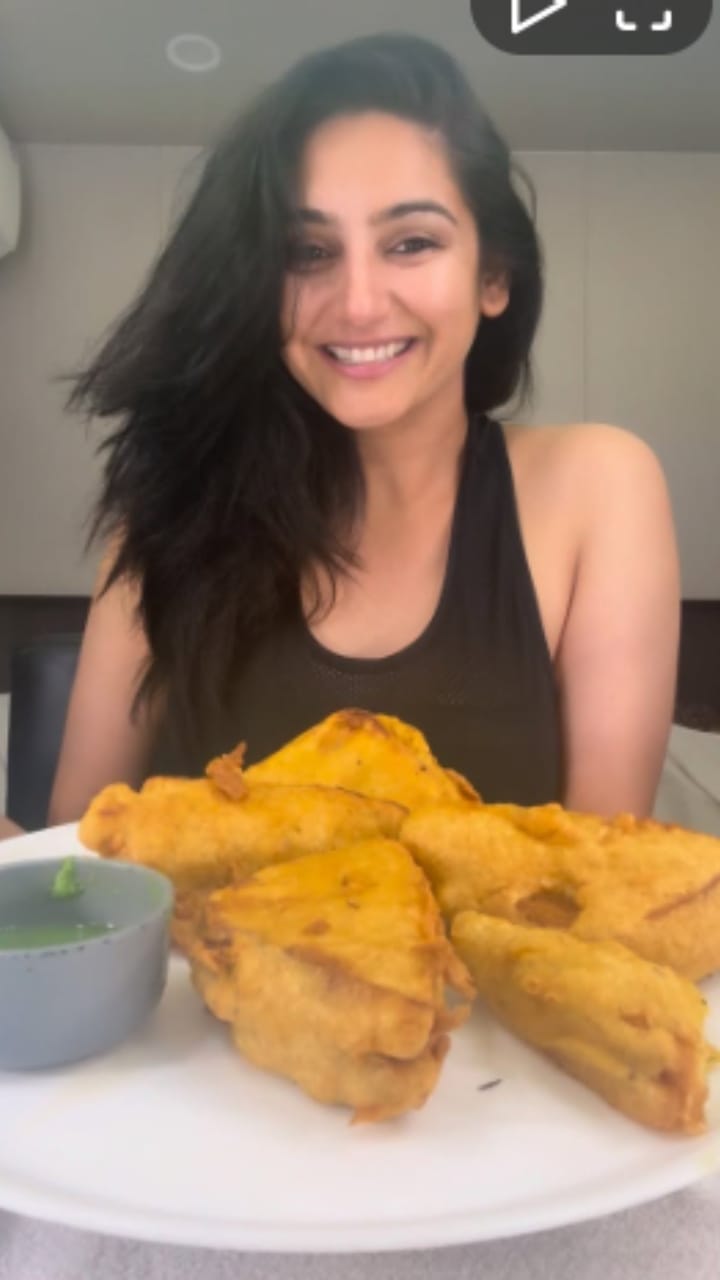 ರುಚಿಯಾದ ಬ್ರೆಡ್ ಪಕೋಡಾ ಸವಿದ ನಟಿ ರಾಗಿಣಿ ದ್ವಿವೇದಿ: ವಿಡಿಯೋ