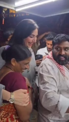 ರಸ್ತೆ ಬದಿಯಲ್ಲಿ ದೋಸೆ, ಚಿತ್ರಾನ್ನ ಸವಿದ ನಟಿ ರಾಗಿಣಿ ದ್ವಿವೇದಿ