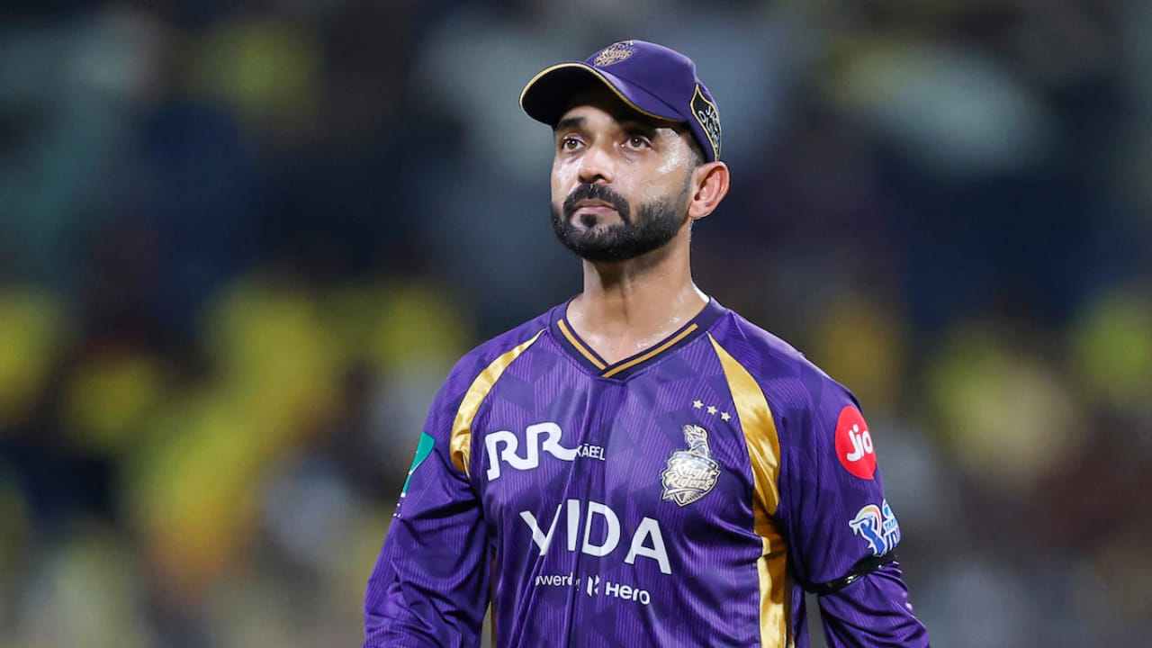 ಇದೀಗ ಈ ನಿಯಮ ಉಲ್ಲಂಘಿಸಿದಕ್ಕೆ ದಂಡ ಕಟ್ಟಿದ ಐದನೇ ನಾಯಕ ಅಜಿಂಕ್ಯ ರಹಾನೆ. ಕೆಕೆಆರ್ ತಂಡ ಚೆನ್ನೈ ಸೂಪರ್ ಕಿಂಗ್ಸ್ ವಿರುದ್ಧದ ಪಂದ್ಯದಲ್ಲಿ ಸೋತಿದ್ದಲ್ಲದೆ, ಇದೀಗ ಆ ತಂಡದ ನಾಯಕ ರಹಾನೆ ನಿಧಾನಗತಿಯ ಓವರ್ ದರಕ್ಕಾಗಿ 12 ಲಕ್ಷ ರೂ. ದಂಡ ಕಟ್ಟಬೇಕಾಗಿದೆ. ಇದುವರೆಗೆ ಈ ಐದು ನಾಯಕರಿಂದ ಬಿಸಿಸಿಐ ಒಟ್ಟು 84 ಲಕ್ಷ ರೂಗಳನ್ನು ದಂಡವಾಗಿ ಕಟ್ಟಿಸಿಕೊಂಡಿದೆ.