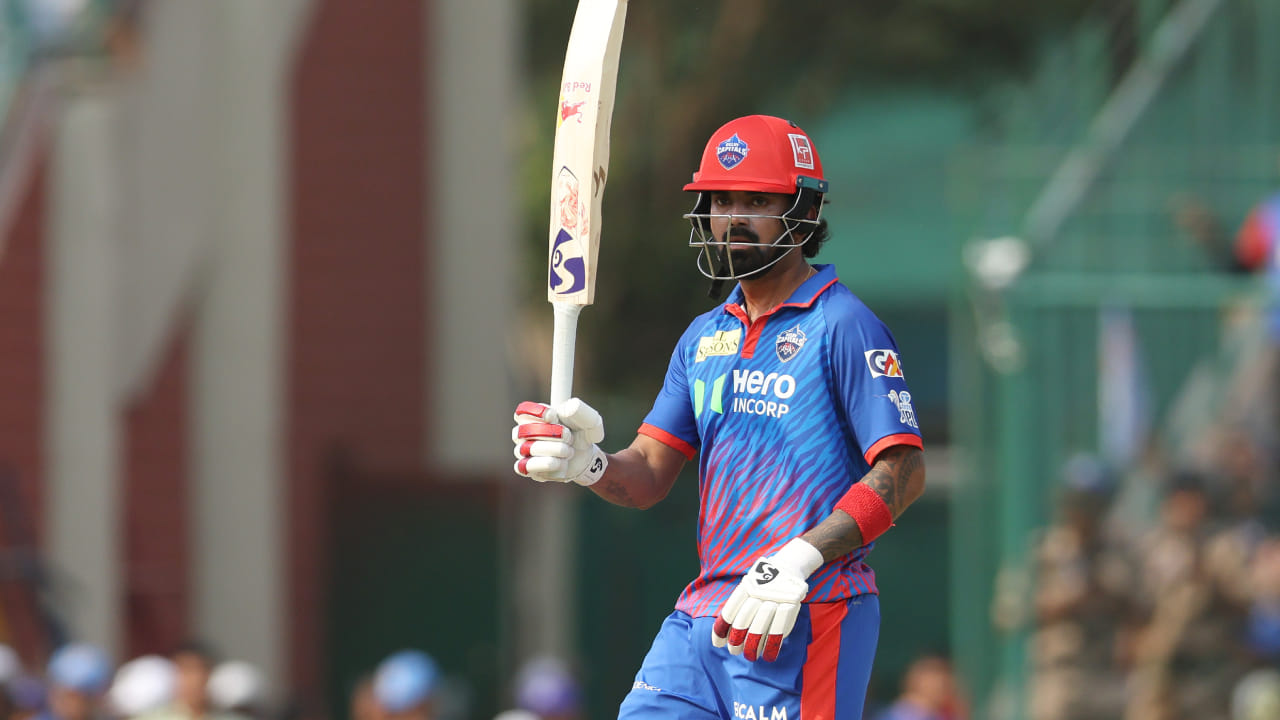 ಈ ಬ್ಯಾಟಿಂಗ್‌ ಸ್ನೇಹಿ ಪಿಚ್​ನಲ್ಲಿ ಬೌಂಡರಿ ಹಾಗೂ ಸಿಕ್ಸರ್​ಗಳ ಮಳೆಹರಿಸಿದ ರಾಹುಲ್ ಕೇವಲ 47 ಎಸೆತಗಳಲ್ಲಿ ತಮ್ಮ ಶತಕ ಪೂರೈಸಿದರು. ಯಾನ್ಸನ್ ಎಸೆದ 15ನೇ ಓವರ್​ನ ಕೊನೆಯ ಎಸೆತದಲ್ಲಿ ಬೌಂಡರಿ ಬಾರಿಸುವ ಮೂಲಕ ರಾಹುಲ್ ತಮ್ಮ ಐಪಿಎಲ್ ವೃತ್ತಿಜೀವನದ 6ನೇ ಶತಕ ಹಾಗೂ ಡೆಲ್ಲಿ ಕ್ಯಾಪಿಟಲ್ಸ್ ಪರ ಎರಡನೇ ಶತಕವನ್ನು ದಾಖಲಿಸಿದರು.
