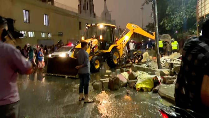 ಬೆಂಗಳೂರು: ಬೌರಿಂಗ್ ಆಸ್ಪತ್ರೆ ಕಾಂಪೌಂಡ್ ಕುಸಿದು ಮಕ್ಕಳು ಸೇರಿ 7 ಜನ ಸಾವು