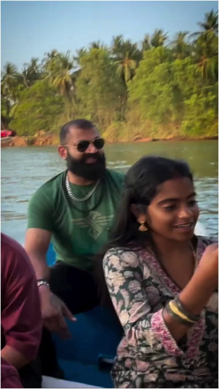 ಹೊಳೆಯಲ್ಲಿ ಏಡಿ ಹಿಡಿದ ರಕ್ಷಿತಾ-ರಘು