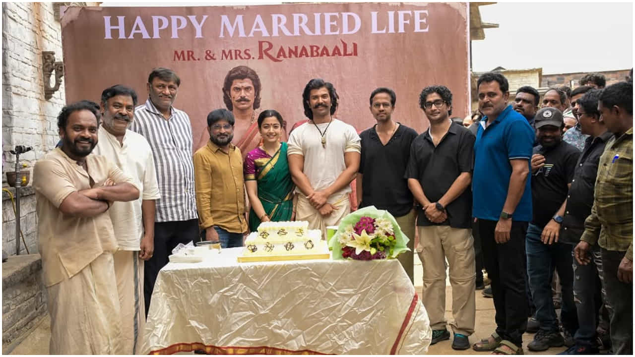 ಮದುವೆ ಬಳಿಕ ‘ರಣಬಾಲಿ’ ಚಿತ್ರೀಕರಣಕ್ಕೆ ಬಂದ ವಿಜಯ್ ದೇವರಕೊಂಡ, ರಶ್ಮಿಕಾ ಮಂದಣ್ಣ ಮದುವೆ ಬಳಿಕ ‘ರಣಬಾಲಿ’ ಚಿತ್ರೀಕರಣಕ್ಕೆ ಬಂದ ವಿಜಯ್ ದೇವರಕೊಂಡ, ರಶ್ಮಿಕಾ ಮಂದಣ್ಣ