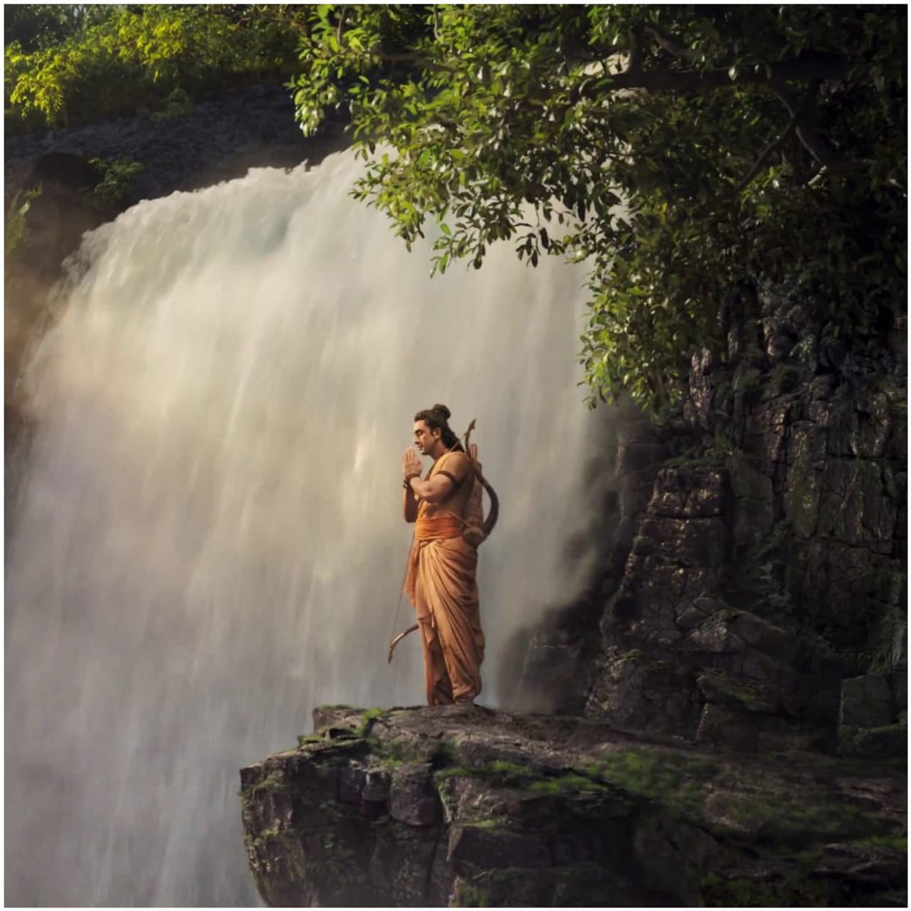 ರಾಕಿಂಗ್ ಸ್ಟಾರ್ ಯಶ್ ಅವರು ‘ರಾಮಾಯಣ’ ಸಿನಿಮಾದಲ್ಲಿ ನಟಿಸುತ್ತಿದ್ದಾರೆ. ಈ ಚಿತ್ರದ ಟೀಸರ್ ಇಂದು (ಏಪ್ರಿಲ್ 2) ರಿಲೀಸ್ ಆಗಿದೆ. ಈ ಸಿನಿಮಾದಲ್ಲಿ ಯಶ್ ಹೇಗೆ ಕಾಣಿಸಿಕೊಳ್ಳುತ್ತಾರೆ ಎಂಬ ಕುತೂಹಲ ಅಭಿಮಾನಿಗಳಿಗೆ ಇತ್ತು. ಅದಕ್ಕೆ ಪೂರ್ಣ ಪ್ರಮಾಣದಲ್ಲಿ ಉತ್ತರ ಸಿಕ್ಕಿಲ್ಲ. 