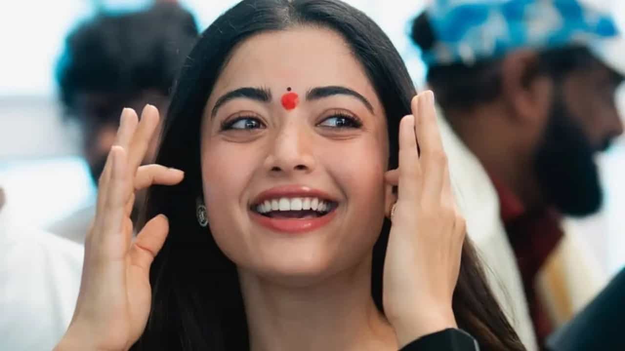 ಬರ್ತ್ಡೇ ಗರ್ಲ್ ರಶ್ಮಿಕಾ ಮಂದಣ್ಣ ಕೈಯಲ್ಲಿರುವ ಸಿನಿಮಾಗಳೆಷ್ಟು? ಬರ್ತ್ಡೇ ಗರ್ಲ್ ರಶ್ಮಿಕಾ ಮಂದಣ್ಣ ಕೈಯಲ್ಲಿರುವ ಸಿನಿಮಾಗಳೆಷ್ಟು?