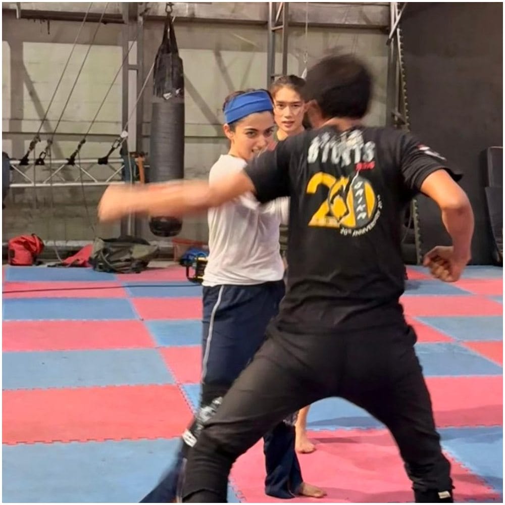 ಹ್ಯಾಂಡ್ ಟು ಹ್ಯಾಂಡ್ ಕಾಂಬ್ಯಾಟ್ ಟ್ರೇನಿಂಗ್ ಅನ್ನು ರಶ್ಮಿಕಾ ಪಡೆಯುತ್ತಿದ್ದಾರೆ. ಈ ಚಿತ್ರಕ್ಕಾಗಿ ಅವರು ಸಾಕಷ್ಟು ಶ್ರಮ ಹಾಕುತ್ತಿದ್ದಾರೆ. ಈ ಮೂಲಕ ಗಮನ ಸೆಳೆದಿದ್ದಾರೆ. 