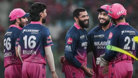 ಗುಜರಾತ್ ಶಿಕ್ಷಣ ಸಚಿವರಿಗೆ POTM ಪ್ರಶಸ್ತಿ ಅರ್ಪಿಸಿದ ರವೀಂದ್ರ ಜಡೇಜಾ