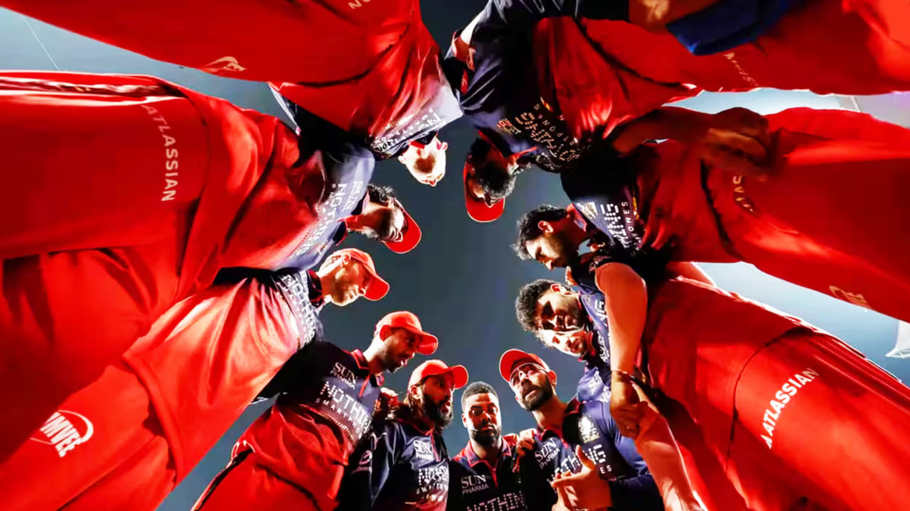 IPL 2026: ಇಂಡಿಯನ್ ಪ್ರೀಮಿಯರ್ ಲೀಗ್​ನ ಹಾಲಿ ಚಾಂಪಿಯನ್ ರಾಯಲ್ ಚಾಲೆಂಜರ್ಸ್ ಬೆಂಗಳೂರು (RCB) ತಂಡವು ಐಪಿಎಲ್ ಸೀಸನ್-19ರ ಮೊದಲಾರ್ಧದಲ್ಲಿ ಭರ್ಜರಿ ಪ್ರದರ್ಶನ ನೀಡಿದೆ. ಈ ಪ್ರದರ್ಶನದೊಂದಿಗೆ ಆರ್​ಸಿಬಿ ಪಡೆ ಮೊದಲ ಏಳು ಪಂದ್ಯಗಳ ಮೂಲಕ 10 ಅಂಕಗಳನ್ನು ಪಡೆದುಕೊಂಡಿದೆ.