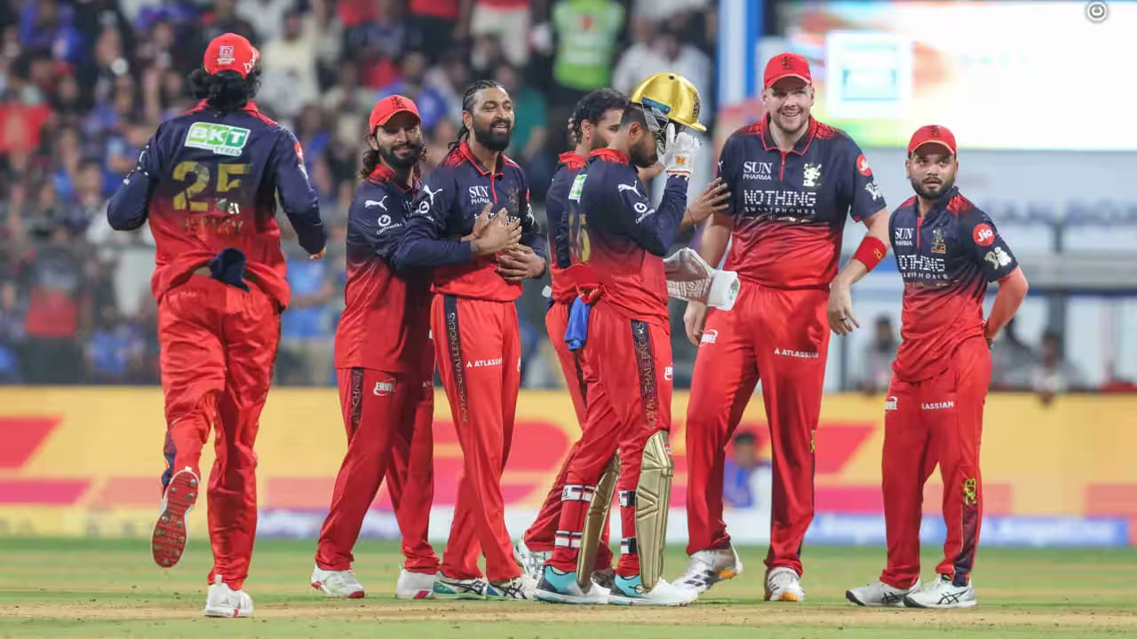 ಆರ್​ಆರ್ ವಿರುದ್ಧದ ಈ ಸೋಲಿನ ಬಳಿಕ ಕಂಬ್ಯಾಕ್ ಮಾಡಿದ ರಾಯಲ್ ಚಾಲೆಂಜರ್ಸ್ ಬೆಂಗಳೂರು, ಮುಂಬೈ ಇಂಡಿಯನ್ಸ್ ಹಾಗೂ ಲಕ್ನೋ ಸೂಪರ್ ಜೈಂಟ್ಸ್ ತಂಡವನ್ನು ಬಗ್ಗು ಬಡಿದಿದ್ದರು. ಇದಾದ ಬಳಿಕ ಡೆಲ್ಲಿ ಕ್ಯಾಪಿಟಲ್ಸ್ ವಿರುದ್ಧ ಸೋಲುವ ಮೂಲಕ ನಿರಾಸೆ ಮೂಡಿಸಿದ್ದರು.