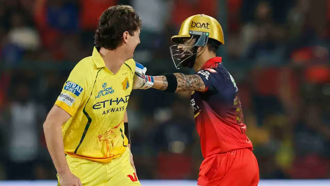 ಬೆಂಗಳೂರಿನ ಚಿನ್ನಸ್ವಾಮಿ ಸ್ಟೇಡಿಯಂನಲ್ಲಿ ನಡೆದ ಐಪಿಎಲ್​ನ 11ನೇ ಪಂದ್ಯದಲ್ಲಿ ಟಾಸ್ ಗೆದ್ದ ಸಿಎಸ್​ಕೆ ತಂಡವು ಬೌಲಿಂಗ್ ಆಯ್ದುಕೊಂಡಿದ್ದರು. ಅದರಂತೆ ಮೊದಲು ಬ್ಯಾಟ್ ಮಾಡಿದ ರಾಯಲ್ ಚಾಲೆಂಜರ್ಸ್ ಬೆಂಗಳೂರು ತಂಡವು ಸಿಡಿಲಬ್ಬರದ ಬ್ಯಾಟಿಂಗ್ ಪ್ರದರ್ಶಿಸಿದ್ದರು.