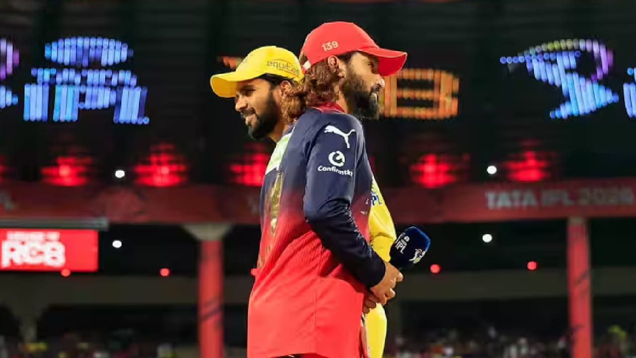 ಅದರಂತೆ ಆರ್ಸಿಬಿ ಮತ್ತು ಸಿಎಸ್ಕೆ ನಡುವಣ ಆ ಒಂದು ಪಂದ್ಯವು ಮುಗಿದಿದೆ. ಈ ಪಂದ್ಯದಲ್ಲಿ ರಾಯಲ್ ಚಾಲೆಂಜರ್ಸ್ ಬೆಂಗಳೂರು ತಂಡ 43 ರನ್ಗಳ ಭರ್ಜರಿ ಜಯ ಸಾಧಿಸಿದೆ. ಇದಾಗ್ಯೂ ಉಭಯ ತಂಡಗಳು ದ್ವಿತೀಯ ಸುತ್ತಿನಲ್ಲಿ ಮುಖಾಮುಖಿಯಾಬಹುದು. ಇದಕ್ಕಾಗಿ ಈ ಕೆಳಗಿನಂತೆ ಫಲಿತಾಂಶ ಮೂಡಿಬರಬೇಕು...