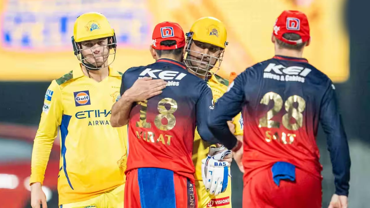 ಫೈನಲ್ ಪಂದ್ಯ: ರಾಯಲ್ ಚಾಲೆಂಜರ್ಸ್ ಬೆಂಗಳೂರು ಹಾಗೂ ಚೆನ್ನೈ ಸೂಪರ್ ಕಿಂಗ್ಸ್ ತಂಡಗಳು ಪ್ಲೇ-ಆಫ್ ಪಂದ್ಯಗಳನ್ನು ಗೆದ್ದು ಫೈನಲ್ಗೆ ಪ್ರವೇಶಿಸಿದರೆ ಆರ್ಸಿಬಿ ಮತ್ತು ಸಿಎಸ್ಕೆ ನಡುವಣ ಮತ್ತೊಂದು ಮುಖಾಮುಖಿಯನ್ನು ವೀಕ್ಷಿಸಬಹುದು.