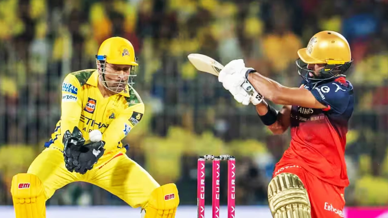 ಇದಕ್ಕೆ ಮುಖ್ಯ ಕಾರಣ ಈ ಬಾರಿಯ ಐಪಿಎಲ್ನಲ್ಲಿ ಆರ್ಸಿಬಿ ಮತ್ತು ಸಿಎಸ್ಕೆ ತಂಡಗಳು ಒಂದೇ ಗ್ರೂಪ್ನಲ್ಲಿರುವುದು.ಈ ಬಾರಿಯ ಫಾರ್ಮ್ಯಾಟ್ ಪ್ರಕಾರ, ಒಂದು ತಂಡವು ತನ್ನದೇ ಗುಂಪಿನಲ್ಲಿರುವ ಉಳಿದ 4 ತಂಡಗಳ ವಿರುದ್ಧ ತಲಾ ಒಂದೇ ಒಂದು ಪಂದ್ಯವನ್ನು ಆಡಲಿದೆ. ಆದರೆ ಎದುರಾಳಿ ಗುಂಪಿನ (Group B) 5 ತಂಡಗಳ ವಿರುದ್ಧ ತಲಾ ಎರಡು ಪಂದ್ಯಗಳನ್ನು (ಹೋಮ್ & ಅವೇ) ಆಡಲಿದೆ. ಇತ್ತ RCB ಮತ್ತು CSK ತಂಡಗಳು ಗ್ರೂಪ್ A ನಲ್ಲಿರುವ ಕಾರಣ ಉಭಯ ತಂಡಗಳಿಗೆ ಒಂದು ಪಂದ್ಯ ಮಾತ್ರ ಇದೆ.