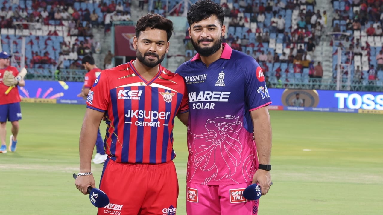 ಹೀಗಾಗಿ ತಮ್ಮ ಕಳಪೆ ಪ್ರದರ್ಶನದಿಂದ ತಂಡಕ್ಕೆ ಹೊರೆಯಾಗಿರುವುದು ಕೇವಲ ಒಬ್ಬರು ಅಥವಾ ಇಬ್ಬರು ಅಲ್ಲ, ಬರೋಬ್ಬರಿ ಐದು ತಂಡಗಳ ನಾಯಕರಿದ್ದಾರೆ. ಈ ಐದು ತಂಡಗಳ ನಾಯಕರು ತಮ್ಮದೇ ತಂಡಗಳಿಗೆ ತಲೆನೋವಾಗುತ್ತಿದ್ದಾರೆ. ಆಶ್ಚರ್ಯಕರ ವಿಷಯವೆಂದರೆ ಈ ಐದು ಆಟಗಾರರ ಖರೀದಿಗೆ ಬರೋಬ್ಬರಿ 76.85 ಕೋಟಿ ರೂ ವ್ಯಯಿಸಲಾಗಿದೆ. ಆದಾಗ್ಯೂ ಅವರಿಂದ ನಿರೀಕ್ಷಿತ ಪ್ರದರ್ಶನ ಮೂಡಿಬಂದಿಲ್ಲ.
