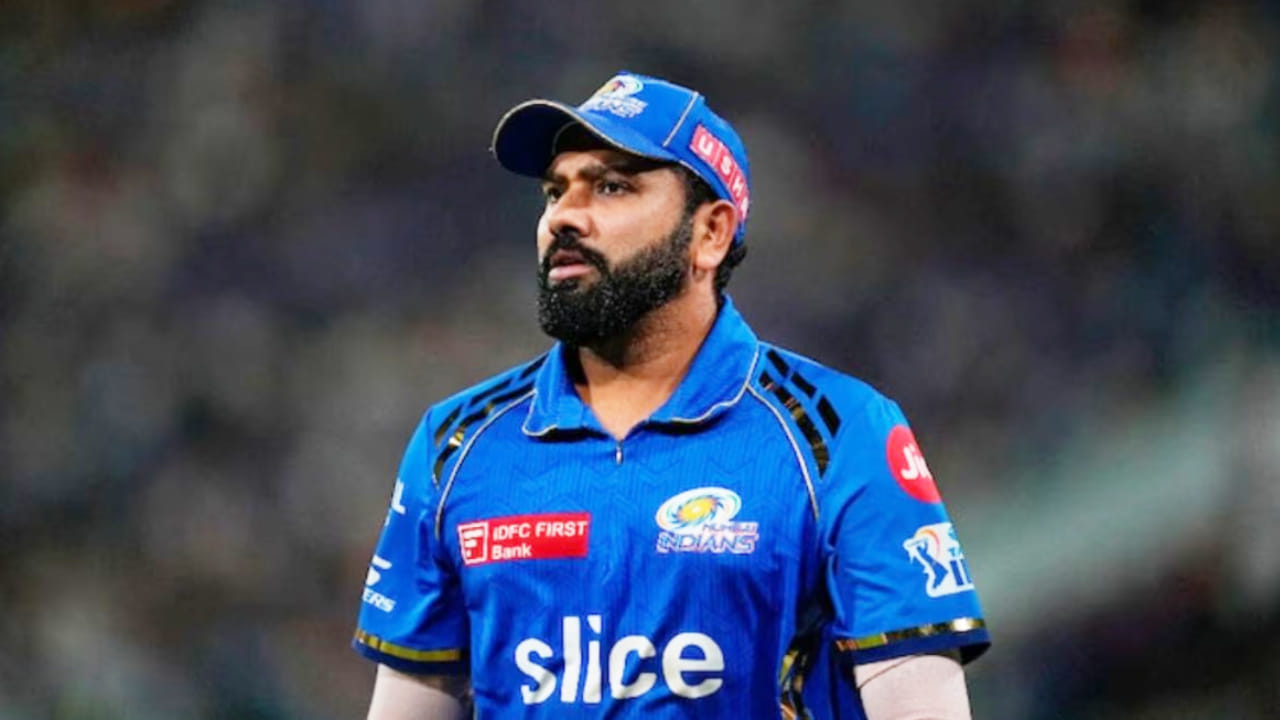 ರೋಹಿತ್ ಶರ್ಮಾ ಅವರ ಹ್ಯಾಮ್‌ಸ್ಟ್ರಿಂಗ್ ಸ್ನಾಯು ಸೆಳೆತದ ಸಮಸ್ಯೆಯು ಗಂಭೀರವಾಗಿದ್ದು, ಹೀಗಾಗಿ ವೈದ್ಯರು ಹೆಚ್ಚಿನ ವಿಶ್ರಾಂತಿ ಸೂಚಿಸಿದ್ದಾರೆ. ಹೀಗಾಗಿಯೇ ಹಿಟ್​ಮ್ಯಾನ್ ತಂಡದೊಂದಿಗೆ ಕಾಣಿಸಿಕೊಂಡರೂ ಮೈದಾನಕ್ಕಿಳಿಯುತ್ತಿಲ್ಲ. ಅಲ್ಲದೆ ತಮ್ಮ ಕೆರಿಯರ್​ನ ಅಂಚಿನಲ್ಲಿರುವ ರೋಹಿತ್ ಶರ್ಮಾ ಕೂಡ ಯಾವುದೇ ರಿಸ್ಕ್ ತೆಗೆದುಕೊಳ್ಳಲು ಸಿದ್ಧರಿಲ್ಲ.