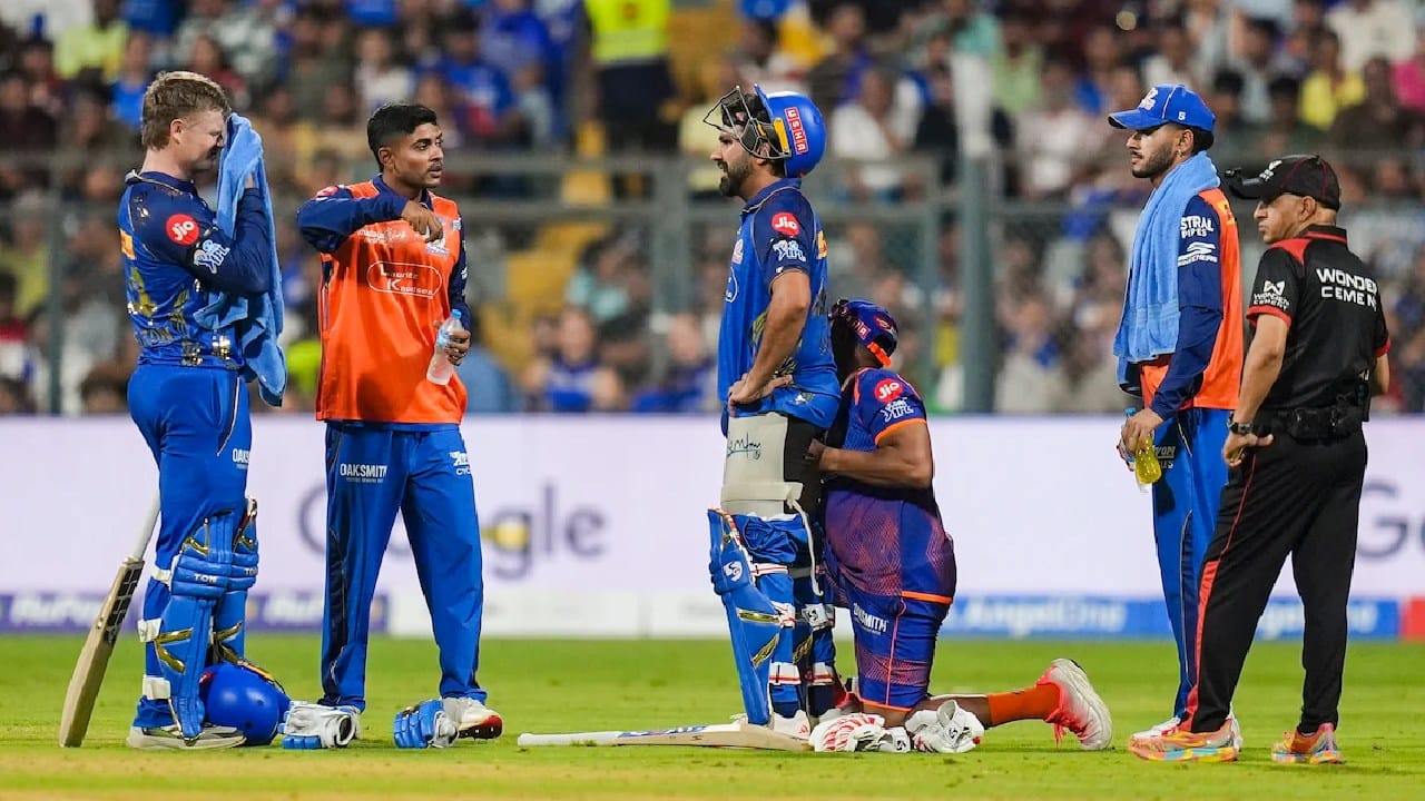 ಏಪ್ರಿಲ್ 12ರಂದು ರಾಯಲ್ ಚಾಲೆಂಜರ್ಸ್ ಬೆಂಗಳೂರು (RCB) ವಿರುದ್ಧದ ಪಂದ್ಯದ ವೇಳೆ ರೋಹಿತ್ ಶರ್ಮಾ ಅವರ ಹ್ಯಾಮ್‌ಸ್ಟ್ರಿಂಗ್ (Hamstring injury) ಸ್ನಾಯು ಸೆಳೆತಕ್ಕೆ ಒಳಗಾಗಿದ್ದರು. ಹೀಗಾಗಿ ಅವರು ಅರ್ಧದಲ್ಲೇ ಮೈದಾನ ತೊರೆದಿದ್ದರು. ಇದಾದ ಬಳಿಕ ಅವರು ಯಾವುದೇ ಪಂದ್ಯವಾಡಿಲ್ಲ.