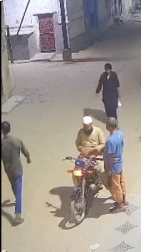 ಹಗಲು ದರೋಡೆ,  ಹಣೆಗೆ ಗನ್ ಇಟ್ಟು ಬೈಕ್ ಕದ್ದ ದರೋಡೆಕೋರರು