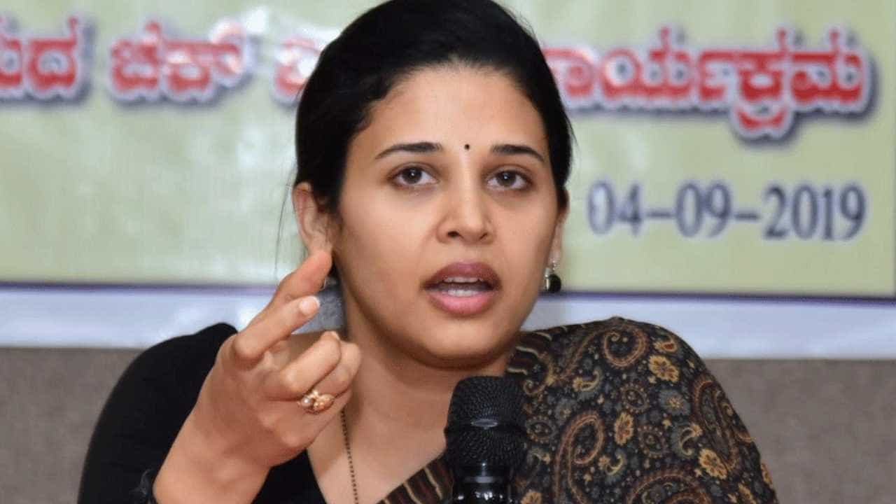 IAS ರೋಹಿಣಿ ಸಿಂಧೂರಿಗೆ ಸಂಕಷ್ಟ ತಂದಿಟ್ಟ ಬಟ್ಟೆ ಬ್ಯಾಗ್ ಖರೀದಿ ಅಕ್ರಮ ಆರೋಪದ ಹಿನ್ನೆಲೆ ಏನು ಗೊತ್ತೇ? ಇಲ್ಲಿದೆ ಮಾಹಿತಿ
