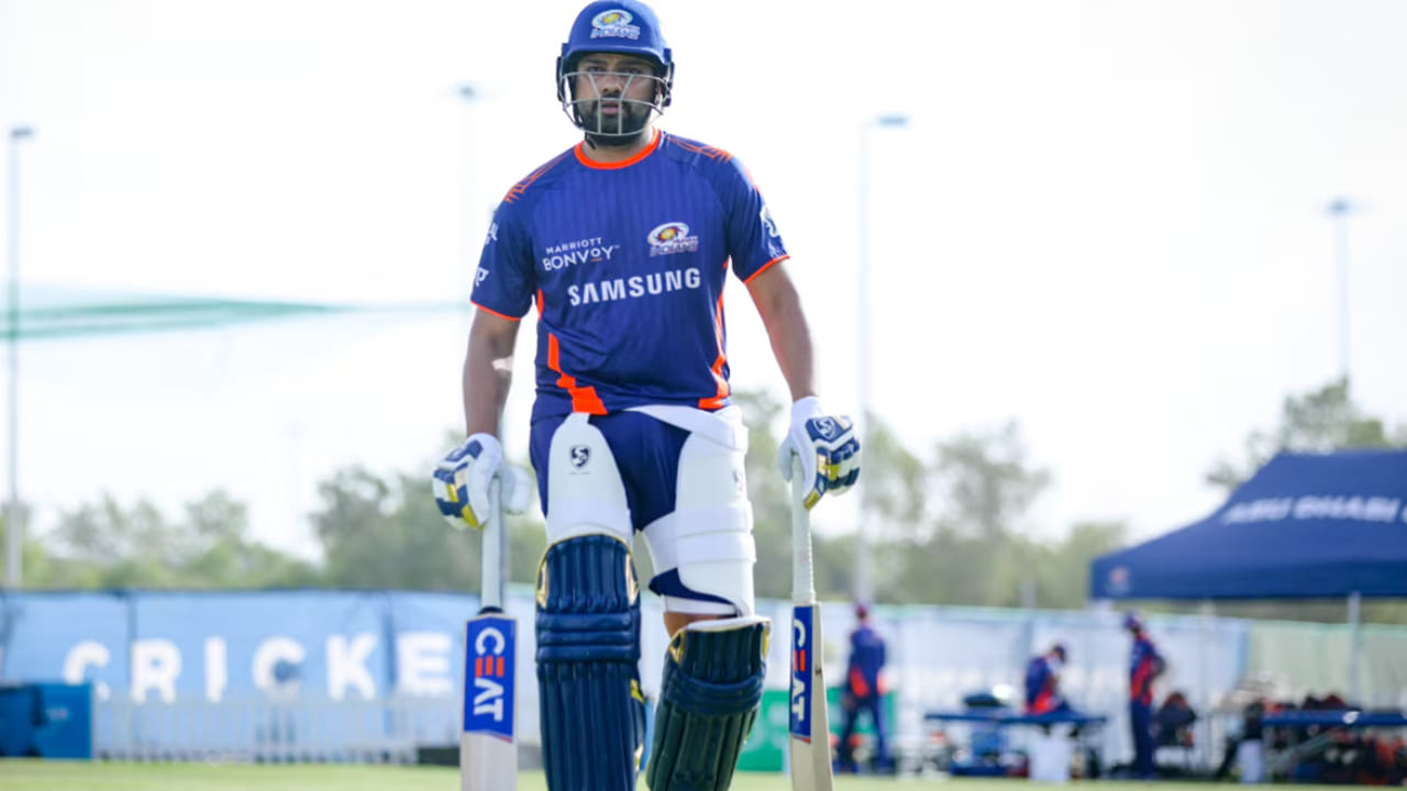 ರೋಹಿತ್ ಶರ್ಮಾ ಅಹಮದಾಬಾದ್‌ನಲ್ಲಿ ನೆಟ್ಸ್‌ನಲ್ಲಿ ಬ್ಯಾಟಿಂಗ್ ಅಭ್ಯಾಸ ಮಾಡಿರುವುದಾಗಿ ಮುಂಬೈ ಇಂಡಿಯನ್ಸ್ ತನ್ನ ಹೇಳಿಕೆಯಲ್ಲಿ ತಿಳಿಸಿದೆ. ಈ ಮಧ್ಯೆ, ವೈದ್ಯಕೀಯ ತಂಡ ಮತ್ತು ಮುಖ್ಯ ಕೋಚ್ ಮಹೇಲಾ ಜಯವರ್ಧನೆ, ರೋಹಿತ್ ಅವರನ್ನು ನಿರಂತರವಾಗಿ ಮೇಲ್ವಿಚಾರಣೆ ಮಾಡುತ್ತಿದ್ದಾರೆ. ಆದರೆ ಹಾಗಿದ್ದರೂ, ಗುಜರಾತ್ ಟೈಟಾನ್ಸ್ ವಿರುದ್ಧದ ಪಂದ್ಯದಲ್ಲಿ ರೋಹಿತ್ ಆಡುತ್ತಾರೋ ಇಲ್ಲವೋ ಎಂಬ ಬಗ್ಗೆ ಇನ್ನೂ ಯಾವುದೇ ಅಧಿಕೃತ ನಿರ್ಧಾರ ತೆಗೆದುಕೊಳ್ಳಲಾಗಿಲ್ಲ.