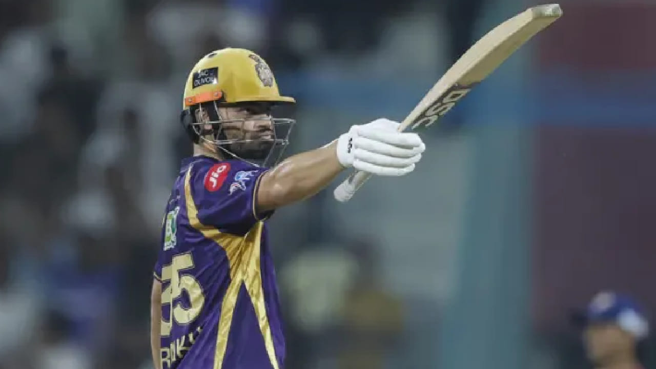 ಈ 83 ರನ್​ಗಳೊಂದಿಗೆ ಐಪಿಎಲ್ ಇತಿಹಾಸದಲ್ಲಿ 6ನೇ ಕ್ರಮಾಂಕದಲ್ಲಿ ಅತ್ಯಧಿಕ ರನ್​ ಕಲೆಹಾಕಿದ ದಾಖಲೆ ರಿಂಕು ಸಿಂಗ್ ಪಾಲಾಯಿತು. ಇದಕ್ಕೂ ಮುನ್ನ ಈ ದಾಖಲೆ ಚೆನ್ನೈ ಸೂಪರ್ ಕಿಂಗ್ಸ್ ತಂಡದ ಮಾಜಿ ನಾಯಕ ಮಹೇಂದ್ರ ಸಿಂಗ್ ಧೋನಿ ಹೆಸರಿನಲ್ಲಿತ್ತು.