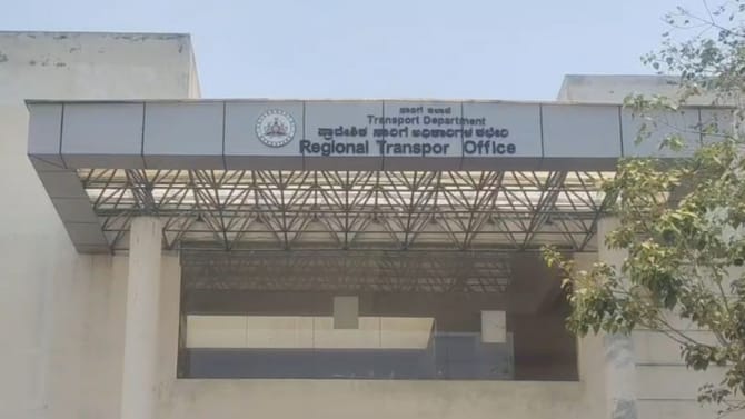 ಟ್ರಕ್ ಬಿಡಲು ಲಂಚಕ್ಕೆ ಬೇಡಿಕೆ: ಲೋಕಾಯುಕ್ತ ಬಲೆಗೆ ಬಿದ್ದ RTO ಅಧಿಕಾರಿಗಳು