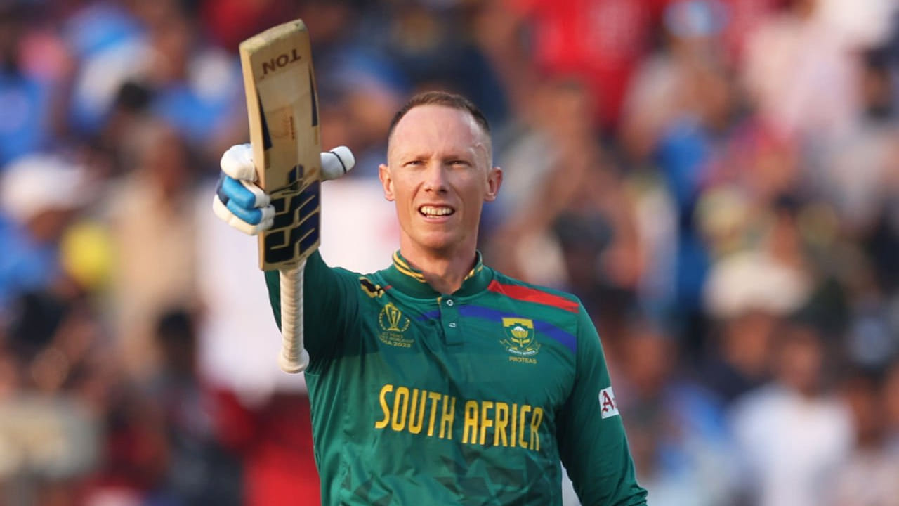 ಆದರೆ ಕ್ರಿಕೆಟ್ ಸೌತ್ ಆಫ್ರಿಕಾ (CSA) ಇತ್ತೀಚೆಗೆ ಪ್ರಕಟಿಸಿದ 2026-27ರ ಕೇಂದ್ರ ಗುತ್ತಿಗೆ ಪಟ್ಟಿಯಲ್ಲಿ ರಾಸ್ಸಿ ವ್ಯಾನ್ ಡೆರ್ ಡಸ್ಸೆನ್ ಅವರ ಹೆಸರನ್ನು ಕೈಬಿಡಲಾಗಿತ್ತು. ಇದು ಅವರ ನಿವೃತ್ತಿಯ ನಿರ್ಧಾರಕ್ಕೆ ಪ್ರಮುಖ ಕಾರಣ ಎಂದು ಹೇಳಲಾಗುತ್ತಿದೆ.
