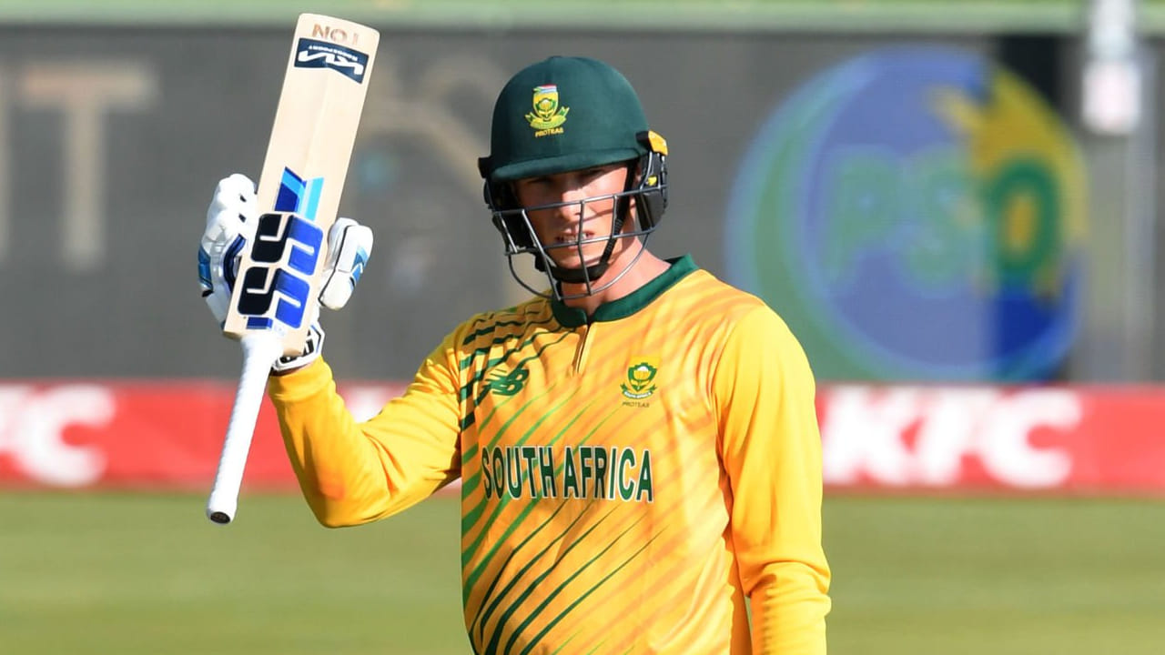 ಕಳೆದ ಕೆಲವು ವರ್ಷಗಳಿಂದ ನಿರಂತರವಾಗಿ ಆಡುತ್ತಿರುವುದು ಆಯಾಸ ತಂದಿದೆ, ಈಗ ಯುವಕರಿಗೆ ದಾರಿ ಮಾಡಿಕೊಡುವ ಸರಿಯಾದ ಸಮಯ ಎಂದು ಸೋಷಿಯಲ್ ಮೀಡಿಯಾದಲ್ಲಿ ಬರೆದುಕೊಳ್ಳುವ ಮೂಲಕ ರಾಸ್ಸಿ ವ್ಯಾನ್ ಡೆರ್ ಡಸ್ಸೆನ್ ತಮ್ಮ ನಿವೃತ್ತಿಯನ್ನು ಅಧಿಕೃತಗೊಳಿಸಿದ್ದಾರೆ.