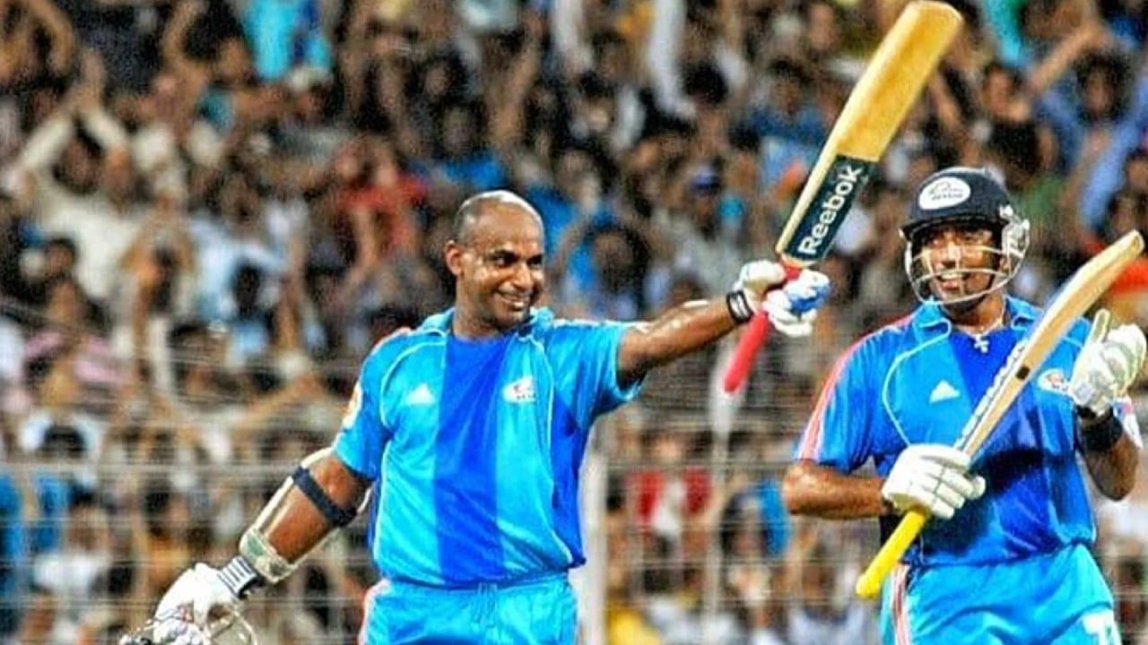 ಮುಂಬೈ ಇಂಡಿಯನ್ಸ್ ಪರ ಸ್ಫೋಟಕ ಶತಕ ಬಾರಿಸಿದ ದಾಖಲೆ ಸನತ್ ಜಯಸೂರ್ಯ ಅವರ ಹೆಸರಿನಲ್ಲಿತ್ತು. 2008 ರಲ್ಲಿ ಮುಂಬೈ ಪರ ಮೂಡಿಬಂದ ಚೊಚ್ಚಲ ಶತಕವನ್ನು ಜಯಸೂರ್ಯ ಕೇವಲ 45 ಎಸೆತಗಳಲ್ಲಿ ಪೂರೈಸಿದ್ದರು. ಈ ಮೂಲಕ ಐಪಿಎಲ್​ನಲ್ಲಿ ಮುಂಬೈ ಇಂಡಿಯನ್ಸ್ ಪರ ಅತೀ ಕಡಿಮೆ ಎಸೆತಗಳಲ್ಲಿ ಸೆಂಚುರಿ ಸಿಡಿಸಿದ ದಾಖಲೆ ನಿರ್ಮಿಸಿದ್ದರು.