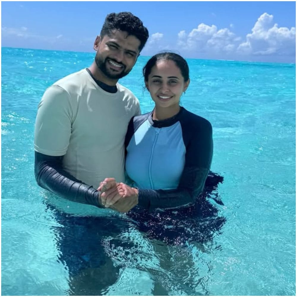 ಈ ದ್ವೀಪವು ಸಂಪೂರ್ಣವಾಗಿ ಖಾಸಗಿಯಾಗಿದ್ದು, ಇಲ್ಲಿ ಐಷಾರಾಮಿ ರೆಸಾರ್ಟ್ ಮಾತ್ರ ಇದೆ. ಇಲ್ಲಿ ಉಳಿದುಕೊಳ್ಳುವುದು ಅತ್ಯಂತ ದುಬಾರಿ. ರೆಸಾರ್ಟ್ ಬುಕ್ ಮಾಡಿದರೆ ಮಾತ್ರ ಇಲ್ಲಿಗೆ ಹೋಗಲು ಅವಕಾಶ ಇದೆ. 