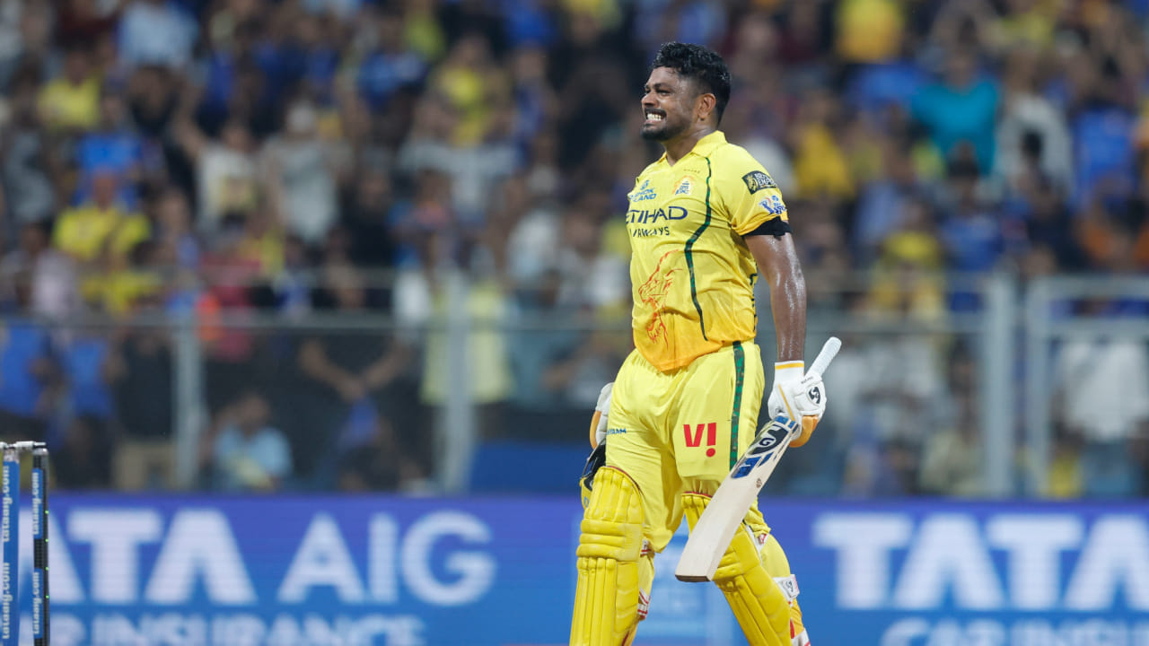 ಐಪಿಎಲ್ ಇತಿಹಾಸದಲ್ಲಿ ಚೆನ್ನೈ ಸೂಪರ್ ಕಿಂಗ್ಸ್ ತಂಡದ ಆಟಗಾರನೊಬ್ಬ ಮುಂಬೈ ಇಂಡಿಯನ್ಸ್ ವಿರುದ್ಧ ಶತಕ ಗಳಿಸಿದ್ದು ಇದೇ ಮೊದಲು. ಇದಕ್ಕೂ ಮೊದಲು, ಸಿಎಸ್‌ಕೆ ಬ್ಯಾಟ್ಸ್‌ಮನ್ ರುತುರಾಜ್ ಗಾಯಕ್ವಾಡ್ ಮುಂಬೈ ವಿರುದ್ಧ ಅತಿ ಹೆಚ್ಚು ಅಂದರೆ ಅಜೇಯ 88 ರನ್​ ಬಾರಿಸಿದ್ದು, ಈವರೆಗಿನ ದಾಖಲೆಯಾಗಿತ್ತು. ಇದೀಗ ಅವರ ದಾಖಲೆಯನ್ನು ಸಂಜು ಸ್ಯಾಮ್ಸನ್ ಮುರಿದಿದ್ದಾರೆ.