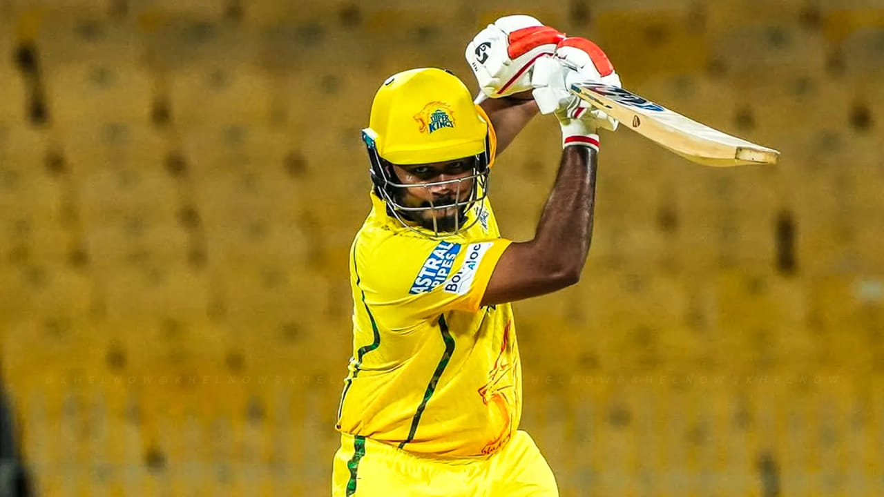 ಈ ಪಂದ್ಯದಲ್ಲೂ 7 ಎಸೆತಗಳನ್ನು ಎದುರಿಸಿದ ಸಂಜು, ಕಳೆದ ಪಂದ್ಯಕ್ಕಿಂತ ಒಂದು ರನ್ ಹೆಚ್ಚಿಗೆ ಬಾರಿಸಿ ಅಂದರೆ 7 ರನ್ ಬಾರಿಸಿ ವಿಕೆಟ್ ಕೀಪರ್​ಗೆ ಕ್ಯಾಚಿತ್ತು ಔಟಾದರು. ಸಂಜು ಅವರ ಇನ್ನಿಂಗ್ಸ್​ನಲ್ಲಿ ಕೇವಲ 1 ಬೌಂಡರಿ ಮಾತ್ರ ಸೇರಿತ್ತು. ಸಂಜು ಬೇಗನೇ ಔಟಾದ ಕಾರಣ ಸಿಎಸ್​ಕೆ ತಂಡ 14 ರನ್​ಗಳಿಗೆ ತನ್ನ ಮೊದಲ ವಿಕೆಟ್ ಕಳೆದುಕೊಂಡಿತು.