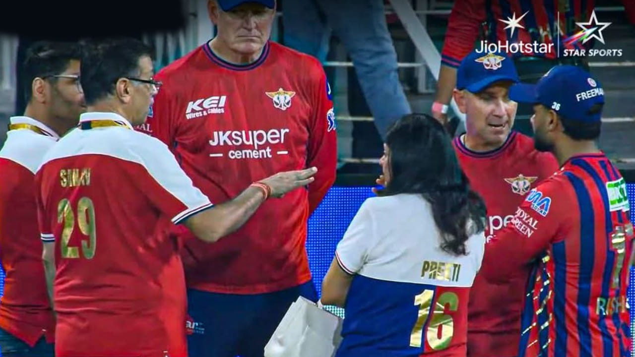 ಪಂದ್ಯದ ನಂತರ ಸಂಜೀವ್ ಗೋಯೆಂಕಾ ಅವರು ರಿಷಭ್ ಪಂತ್ ಮತ್ತು ಮುಖ್ಯ ಕೋಚ್ ಜಸ್ಟಿನ್ ಲ್ಯಾಂಗರ್ ಅವರೊಂದಿಗೆ ಗಂಭೀರವಾಗಿ ಮಾತನಾಡುತ್ತಿರುವುದು ಕಂಡುಬಂದಿದ್ದು, ಈ ವೇಳೆ ಗೋಯೆಂಕಾ ಅವರು ಕೈಸನ್ನೆ ಮಾಡುತ್ತಾ ಆಕ್ರೋಶ ವ್ಯಕ್ತಪಡಿಸುತ್ತಿದ್ದರೆ, ಪಂತ್ ಶಾಂತವಾಗಿ ಅವರಿಗೆ ಉತ್ತರಿಸುತ್ತಿರುವುದು ಕ್ಯಾಮೆರಾದಲ್ಲಿ ಸೆರೆಯಾಗಿದೆ.