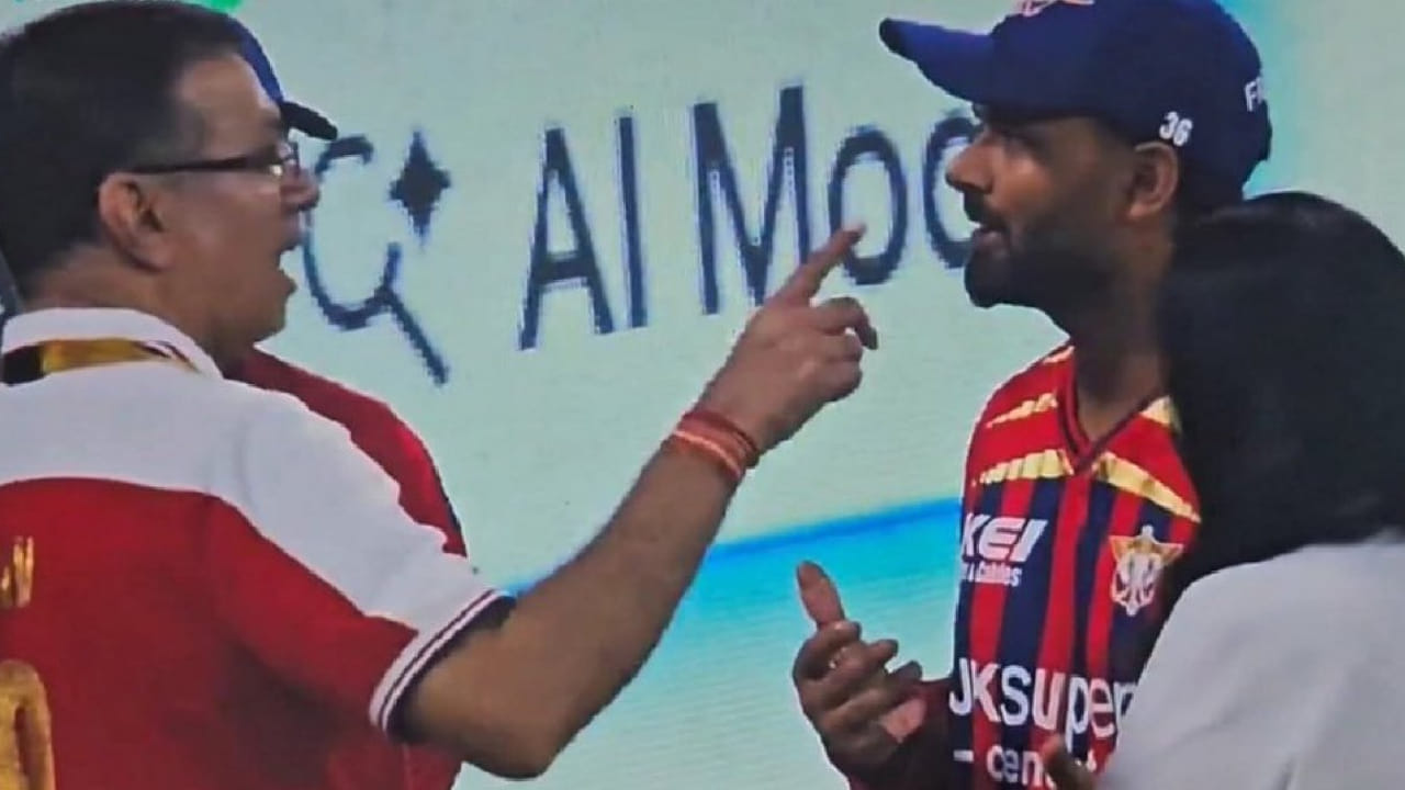 IPL 2026: ಇಂಡಿಯನ್ ಪ್ರೀಮಿಯರ್ ಲೀಗ್​ನ 5ನೇ ಪಂದ್ಯದಲ್ಲಿ ಡೆಲ್ಲಿ ಕ್ಯಾಪಿಟಲ್ಸ್ ವಿರುದ್ಧ ಲಕ್ನೋ ಸೂಪರ್ ಜೈಂಟ್ಸ್  ತಂಡ ಸೋಲನುಭವಿಸಿದೆ. ಈ ಸೋಲಿನ ಬೆನ್ನಲ್ಲೇ ಎಲ್​ಎಸ್​ಜಿ ತಂಡದ ಮಾಲೀಕರಾದ ಸಂಜೀವ್ ಗೋಯೆಂಕಾ ಅವರು ನಾಯಕ ರಿಷಭ್ ಪಂತ್ ಅವರೊಂದಿಗೆ ಚರ್ಚಿಸುತ್ತಿರುವುದು ಕಂಡು ಬಂದಿದೆ.