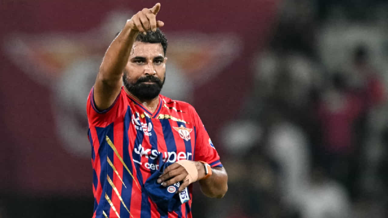 IPL 2026: ಇಂಡಿಯನ್ ಪ್ರೀಮಿಯರ್ ಲೀಗ್ನ 5ನೇ ಪಂದ್ಯದ ಮೂಲಕ ಲಕ್ನೋ ಸೂಪರ್ ಜೈಂಟ್ಸ್ ವೇಗಿ ಮೊಹಮ್ಮದ್ ಶಮಿ (Mohammed Shami) ಭರ್ಜರಿ ದಾಖಲೆ ನಿರ್ಮಿಸಿದ್ದಾರೆ. ಅದು ಸಹ ಇನಿಂಗ್ಸ್ನ ಮೊದಲ ಓವರ್ನ ಮೊದಲ ಎಸೆತದಲ್ಲೇ ವಿಕೆಟ್ ಕಬಳಿಸುವ ಮೂಲಕ ಎಂಬುದು ವಿಶೇಷ.