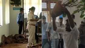 ರಣಾಂಗಣವಾದ ಕುವೆಂಪು ವಿವಿ ಆವರಣ: ಕುರ್ಚಿ, ಪಾಟ್​​ಗಳು ಧ್ವಂಸ