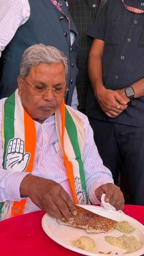 ದಾವಣಗೆರೆ ಬೆಣ್ಣೆ ದೋಸೆ ಚಪ್ಪರಿಸಿದ ಸಿಎಂ