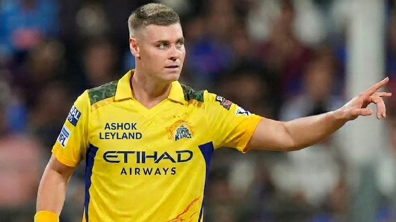 ಕೆಕೆಆರ್ ವಿರುದ್ಧದ ಕಳೆದ ಪಂದ್ಯದಲ್ಲಿ ಗಾಯಗೊಂಡಿದ್ದ ವೇಗಿ ಖಲೀಲ್ ಅಹ್ಮದ್ ಅವರು ಐಪಿಎಲ್‌ನಿಂದ ಹೊರಬಿದ್ದಿದ್ದಾರೆ. ಈ ಹಿನ್ನೆಲೆಯಲ್ಲಿ ಸಿಎಸ್‌ಕೆ ಬೌಲಿಂಗ್ ಕೋಚ್ ಎರಿಕ್ ಸೈಮನ್ಸ್ ಅವರು ಗುರುವಾರ ವಾಂಖೆಡೆ ಕ್ರೀಡಾಂಗಣದಲ್ಲಿ ನಡೆಯಲಿರುವ ಮುಂಬೈ ಇಂಡಿಯನ್ಸ್ ವಿರುದ್ಧದ ಪಂದ್ಯದಲ್ಲಿ ಸ್ಪೆನ್ಸರ್ ಜಾನ್ಸನ್ ಪಾದಾರ್ಪಣೆ ಮಾಡುವುದನ್ನು ಖಚಿತಪಡಿಸಿದ್ದಾರೆ.