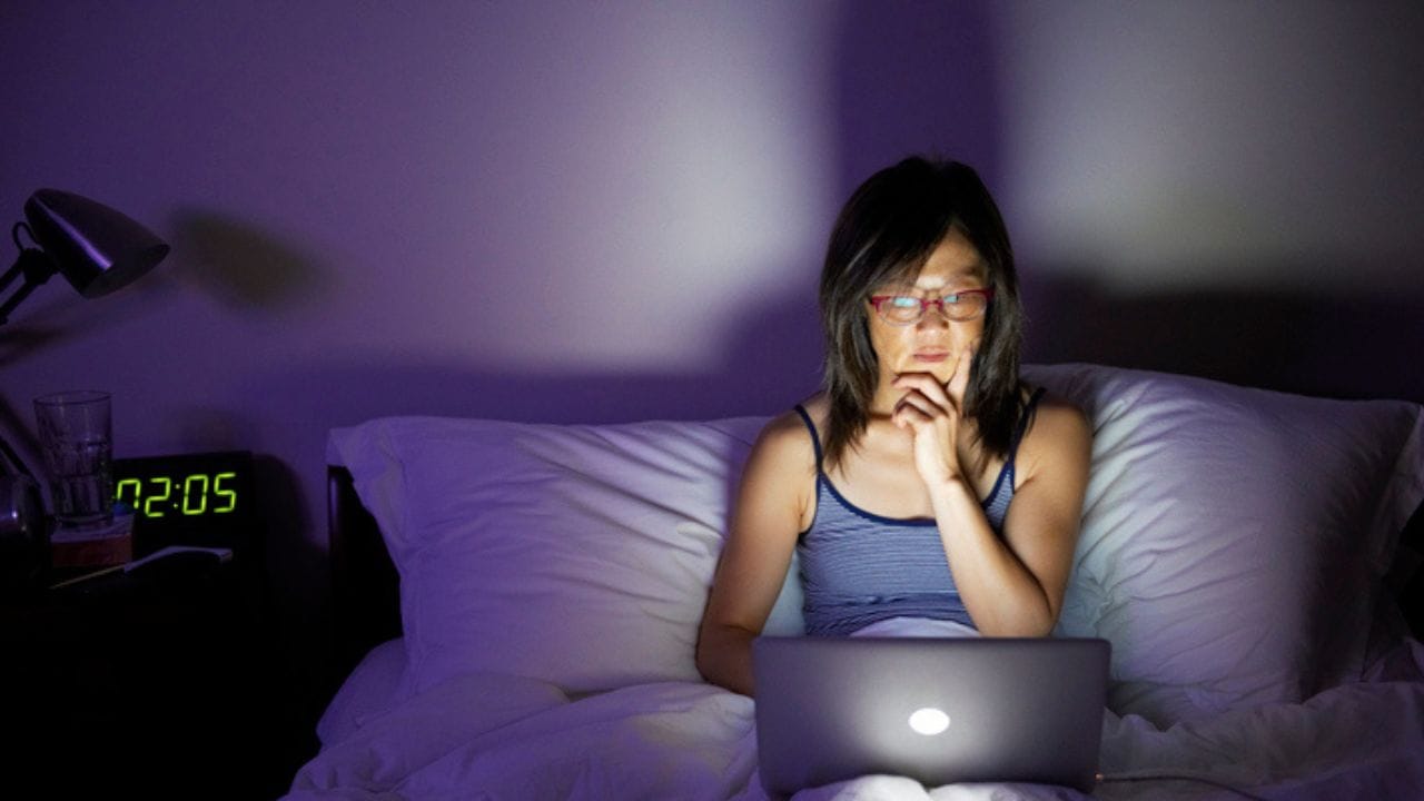 ನಿದ್ರೆ ಸರಿಯಾಗಿ ಮಾಡದವರಲ್ಲಿ ಕಣ್ಣಿನ ದೃಷ್ಟಿ ದುರ್ಬಲವಾಗುತ್ತಾ? ಇಲ್ಲಿದೆ ತಜ್ಞರು ನೀಡಿರುವ ಸ್ಪಷ್ಟನೆ ನಿದ್ರೆ ಸರಿಯಾಗಿ ಮಾಡದವರಲ್ಲಿ ಕಣ್ಣಿನ ದೃಷ್ಟಿ ದುರ್ಬಲವಾಗುತ್ತಾ? ಇಲ್ಲಿದೆ ತಜ್ಞರು ನೀಡಿರುವ ಸ್ಪಷ್ಟನೆ