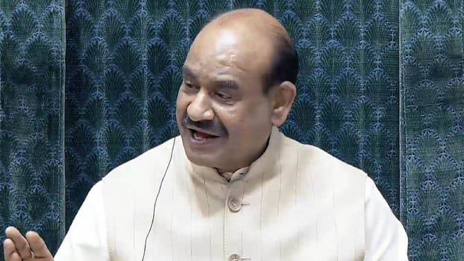 ಗದ್ದಲದ ನಡುವೆ ಲೋಕಸಭೆಯಲ್ಲಿ ಮಹಿಳಾ ಮೀಸಲಾತಿ ಸೇರಿ 3 ಮಸೂದೆಗಳ ಮಂಡನೆ